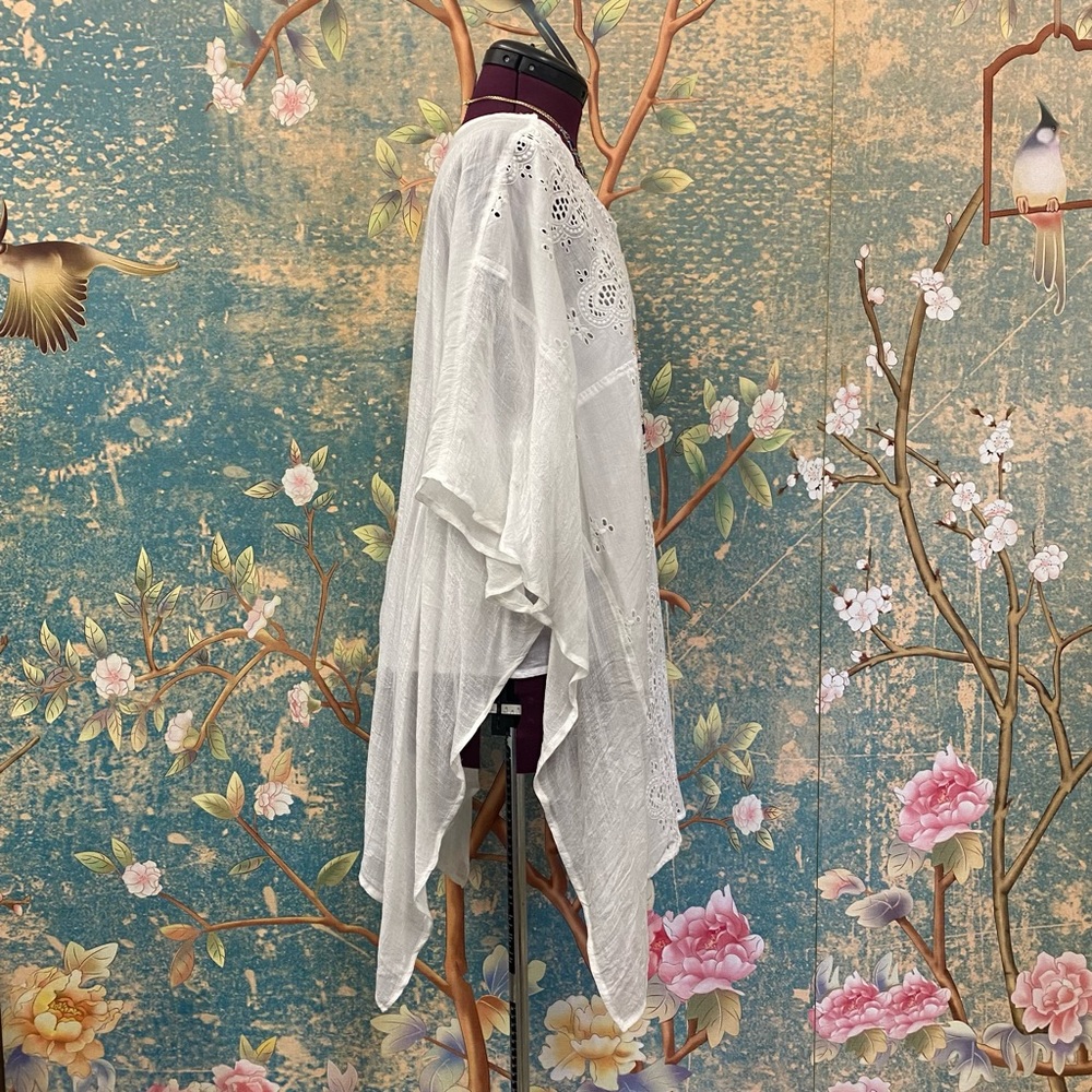 NWT Umgee White Poncho Blouse - Picture 6 of 9